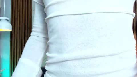 Luka Castillo online show from November 2025 08:41:01 PM