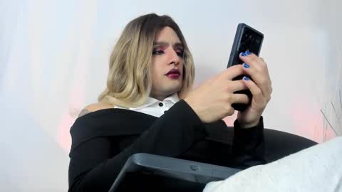 Luka Castillo online show from November 2025 06:30:02 PM