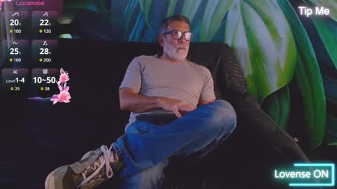 Snapshot of lukecrews chatting on December 2025 08:27:02 PM Luke Crews online show from December 2025 08:27:02 PM