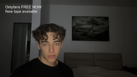 Snapshot of lukedesirable chatting on December 2025 09:24:02 PM lukedesirable online show from December 2025 09:24:02 PM