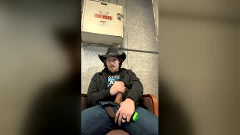 lukekibbe27 online show from February 2026 07:37:01 PM