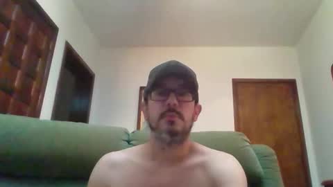 Snapshot of lukz88bigcock chatting on January 2025 02:45:02 AM Luke online show from January 2025 02:45:02 AM