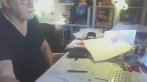 Snapshot of luley58 chatting on April 2026 06:52:01 AM luley58 online show from April 2026 06:52:01 AM