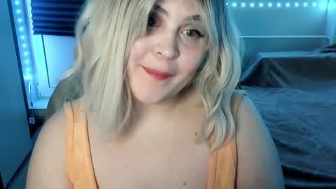 lulovia online show from March 2026 09:15:01 PM