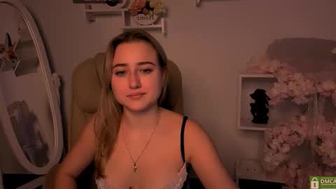 Snapshot of lulu___moon chatting on October 2025 01:42:02 PM Lily online show from October 2025 01:42:02 PM