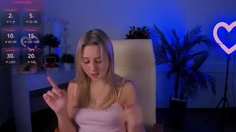 Snapshot of lulu___moon chatting on October 2025 07:53:02 AM Lily online show from October 2025 07:53:02 AM