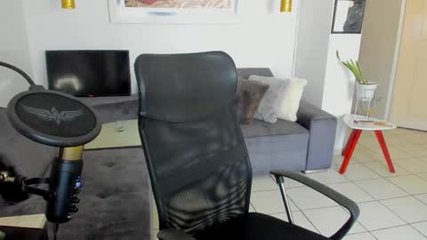 Lau  online show from February 2025 02:43:01 PM