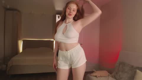 Snapshot of lulu_moons chatting on February 2025 12:02:02 PM Lulu online show from February 2025 12:02:02 PM