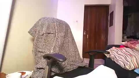 lulu_sparks1 online show from June 2026 07:47:02 AM