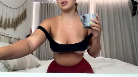 Snapshot of lululovessu chatting on December 2025 12:08:01 AM LuLu online show from December 2025 12:08:01 AM