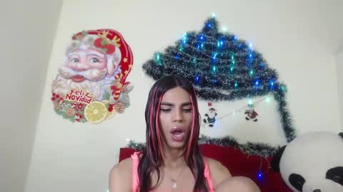 Snapshot of luluu_08 chatting on December 2024 06:49:01 PM LULU online show from December 2024 06:49:01 PM