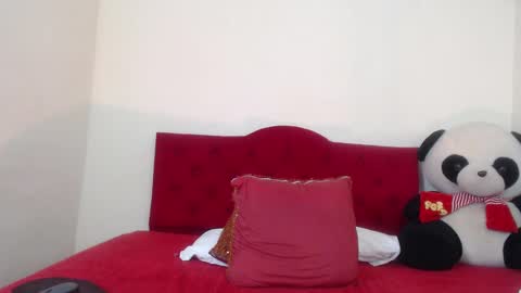 Snapshot of luluu_08 chatting on January 2025 09:36:01 PM LULU online show from January 2025 09:36:01 PM