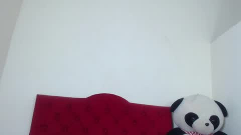 Snapshot of luluu_08 chatting on February 2025 09:37:02 PM LULU online show from February 2025 09:37:02 PM