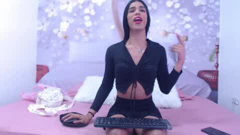 Snapshot of luluu_08 chatting on September 2025 07:19:02 PM LULU online show from September 2025 07:19:02 PM