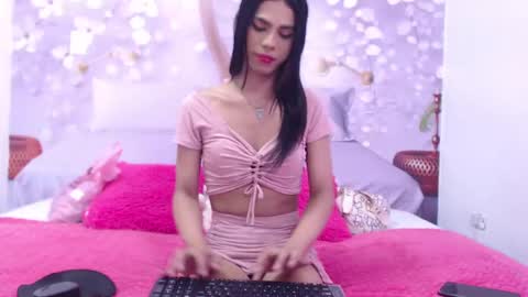 Snapshot of luluu_08 chatting on October 2025 07:56:02 PM LULU online show from October 2025 07:56:02 PM