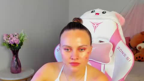 Snapshot of lumerisoren chatting on June 2026 03:04:02 AM lumerisoren online show from June 2026 03:04:02 AM