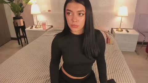 lummii_ online show from July 2026 07:32:02 PM