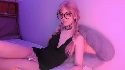 Snapshot of luna__allure chatting on August 2026 11:03:01 PM Luna online show from August 2026 11:03:01 PM