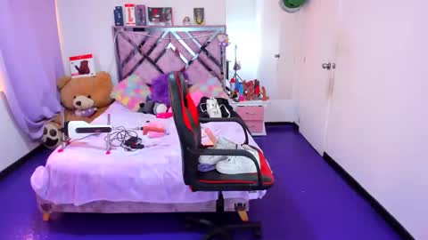 luna_analya online show from April 2026 01:34:02 PM
