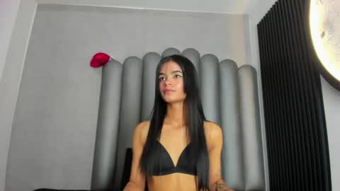 luna_bella_23 online show from April 2026 03:24:01 AM