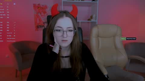 luna_berryy online show from February 2025 11:28:02 PM