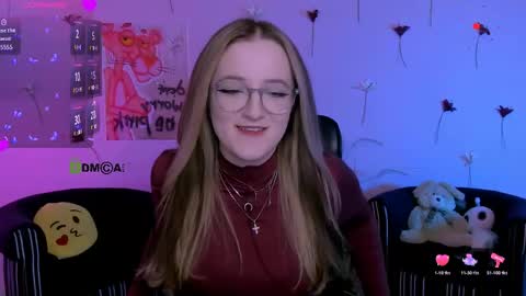 luna_berryy online show from April 2026 07:41:01 PM