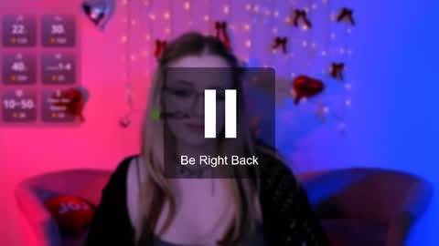 luna_berryy online show from May 2026 07:55:02 PM