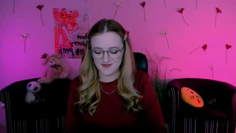 luna_berryy online show from June 2026 06:54:02 PM
