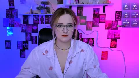 luna_berryy online show from June 2026 07:08:02 PM