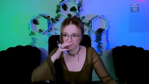 luna_berryy online show from June 2026 06:54:01 PM