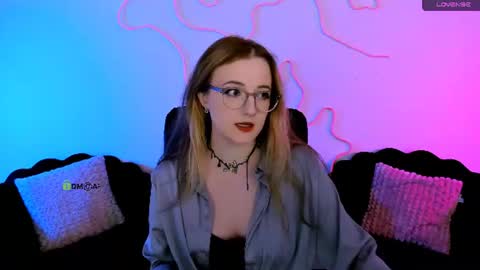 luna_berryy online show from June 2026 07:02:01 PM