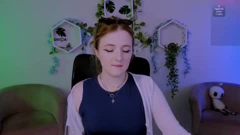 luna_berryy online show from June 2026 06:53:02 PM