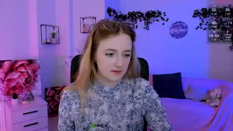 luna_berryy online show from July 2026 06:43:02 PM