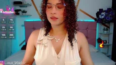 Luna online show from November 2025 09:48:02 PM