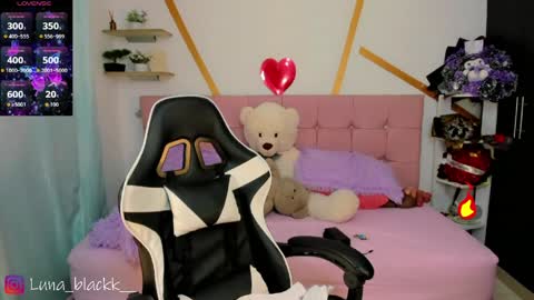 Luna online show from April 2026 09:12:02 PM