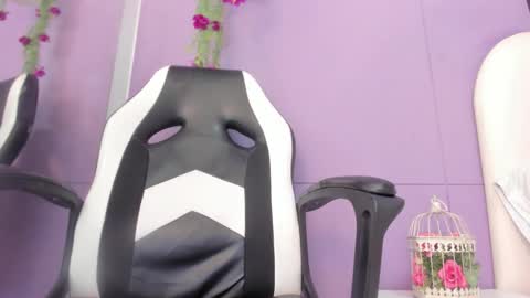 Snapshot of luna_bradley_ chatting on February 2026 12:25:01 PM luna_bradley_ online show from February 2026 12:25:01 PM