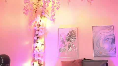 Lunita online show from April 2026 07:33:02 PM