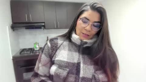 luna  online show from December 2025 11:15:02 AM