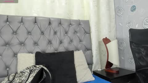 Snapshot of luna_evaa chatting on December 2025 01:50:02 PM Luna Eva online show from December 2025 01:50:02 PM