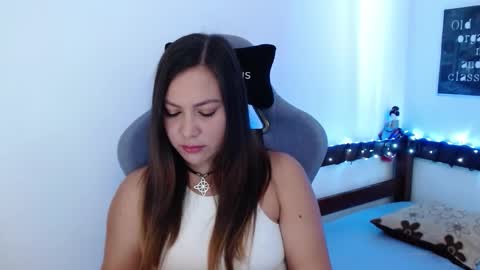 Luna Gomez online show from October 2025 06:06:01 PM