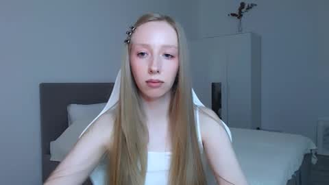 Luna online show from October 2025 08:06:02 PM