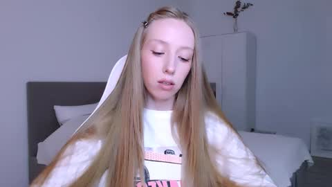 Luna online show from November 2025 08:13:02 PM