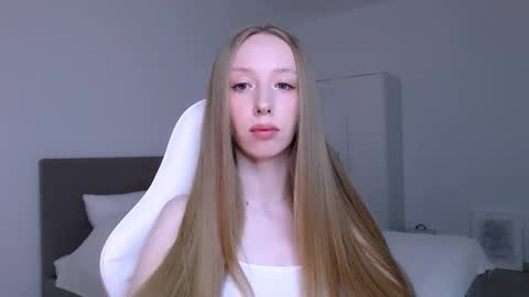 Luna online show from March 2026 09:19:02 PM