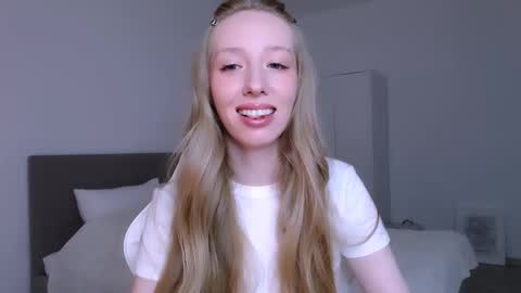 Luna online show from March 2026 09:32:02 PM