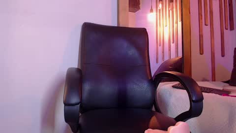 Snapshot of luna_jonhsonn chatting on January 2025 07:18:01 PM Luna Jonhsonn online show from January 2025 07:18:01 PM