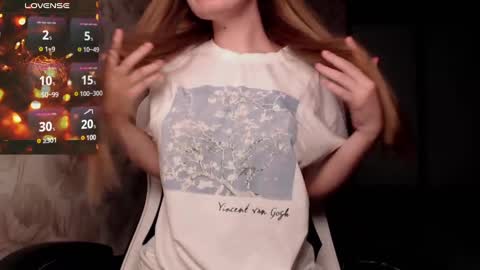 Snapshot of luna_loveisgood chatting on December 2024 01:43:01 PM Luna online show from December 2024 01:43:01 PM