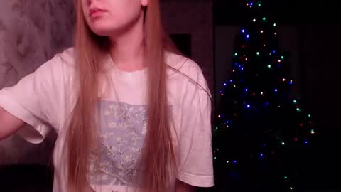 Snapshot of luna_loveisgood chatting on December 2024 10:20:01 PM Luna online show from December 2024 10:20:01 PM