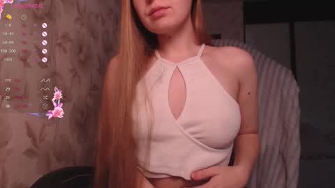 Snapshot of luna_loveisgood chatting on November 2025 05:43:02 AM Luna online show from November 2025 05:43:02 AM