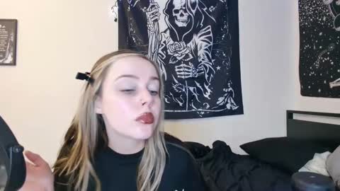 Luna online show from October 2025 04:22:02 AM