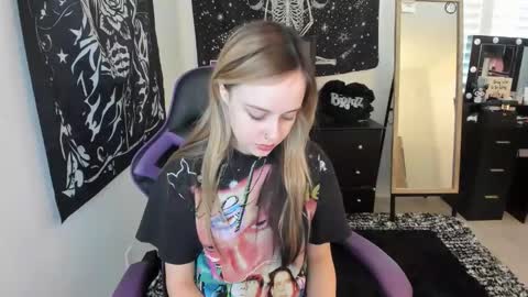 Luna online show from December 2025 05:41:01 PM